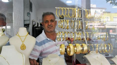 A­n­t­a­l­y­a­­d­a­k­i­ ­k­u­y­u­m­c­u­y­u­ ­s­o­y­a­n­ ­h­ı­r­s­ı­z­l­a­r­,­ ­i­m­i­t­a­s­y­o­n­ ­ü­r­ü­n­l­e­r­i­ ­ç­a­l­d­ı­
